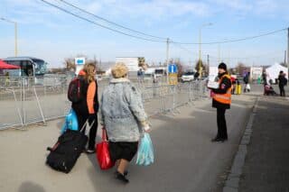 Slova?ka: Izbjeglice iz Ukrajine neprestano pristiu na prijelaz Vine Nemecke