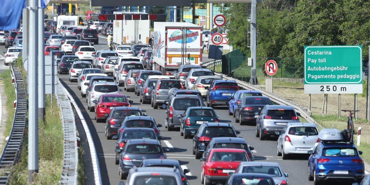 Zagreb: Gužva na naplatnoj postaji Lučko na putu prema moru
