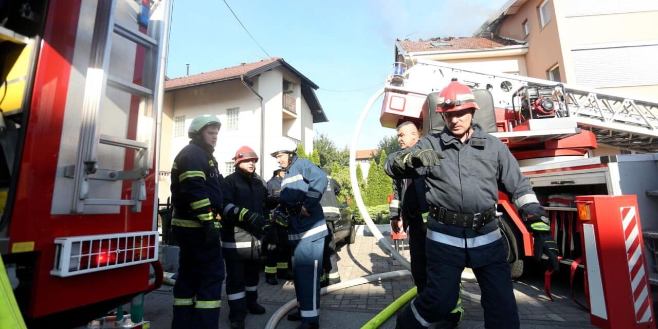 Velika Gorica: U stambenoj kući izbio požar, na intervenciji ozlijeđeno dvoje vatrogasaca
