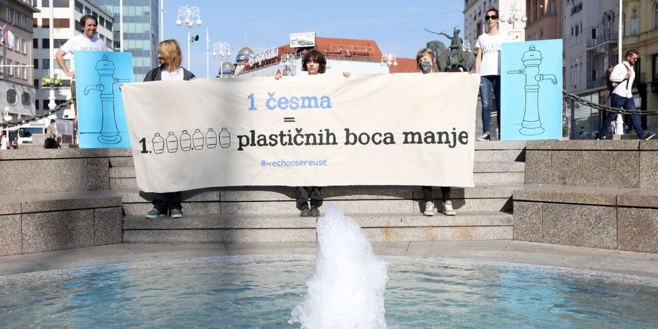 Zagreb: Aktivisti Zelene akcije održali su akciju u sklopu kampanje “Srpanj bez plastike”