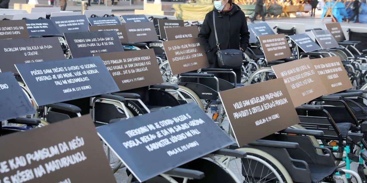 Na Trgu bana Jelačića postavljena invalidska kolica povodom Dana sigurnosti cestovnog prometa