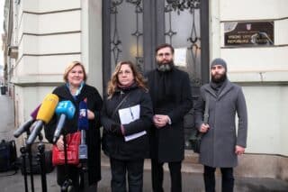 Zagreb: Udruga “U ime obitelji” održala konferenciju za novinare ispred Visokog upravnog suda
