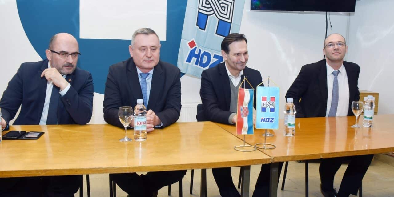 Sisak: Kovač, Brkić i Stier družili se s građanima u Obrtničkoj komori