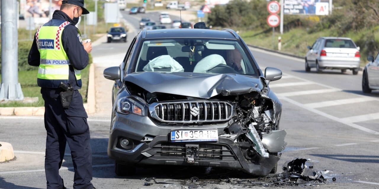 Šibenik: Na Jadranskoj magistrali sudarila se dva automobila