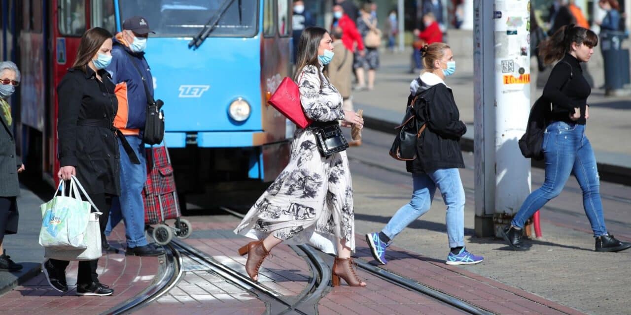 Zagreb: Na sunce koje je obasjalo centar grada građani su uzvratili sa laganijom odjećom