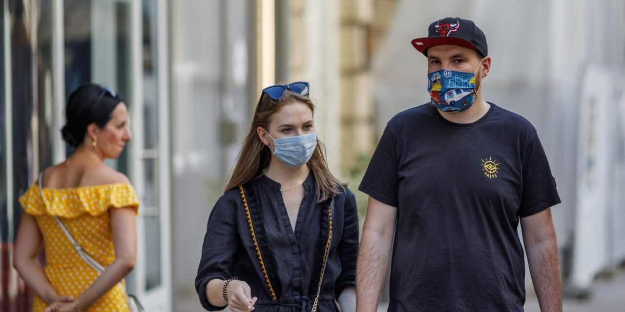 Zagreb: Zaštitne maske zbog Covida-19 postale su naša svakodnevica