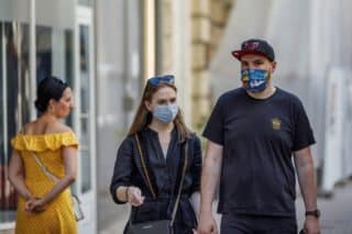 Zagreb: Zaštitne maske zbog Covida-19 postale su naša svakodnevica