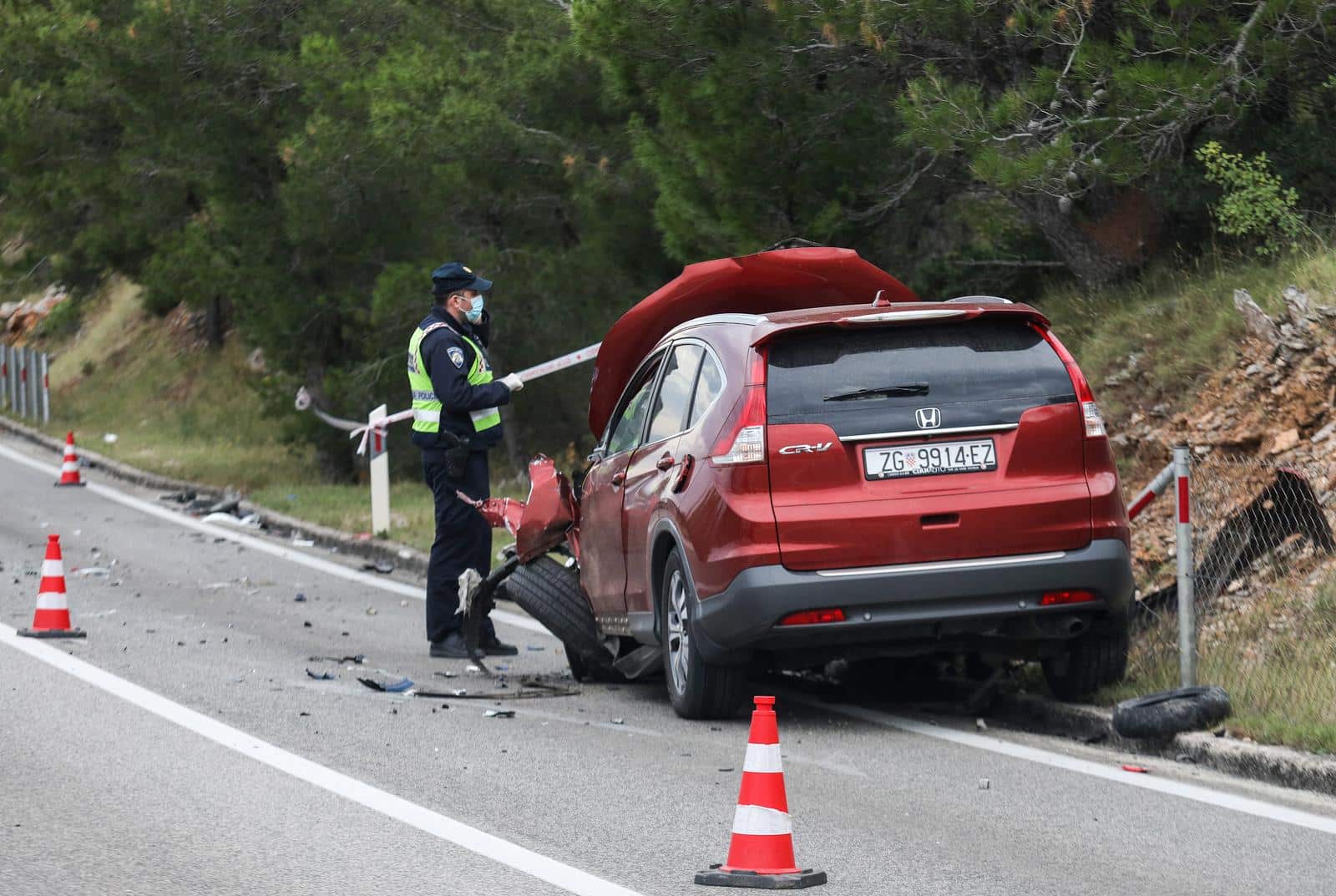 Murter: Jedna osoba smrtno je strada u sudaru dvaju automobila i motocikla