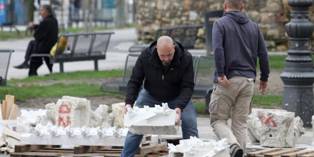 Zagreb: S Brača stigla nova pošiljka kamenih elemenata za katedralu
