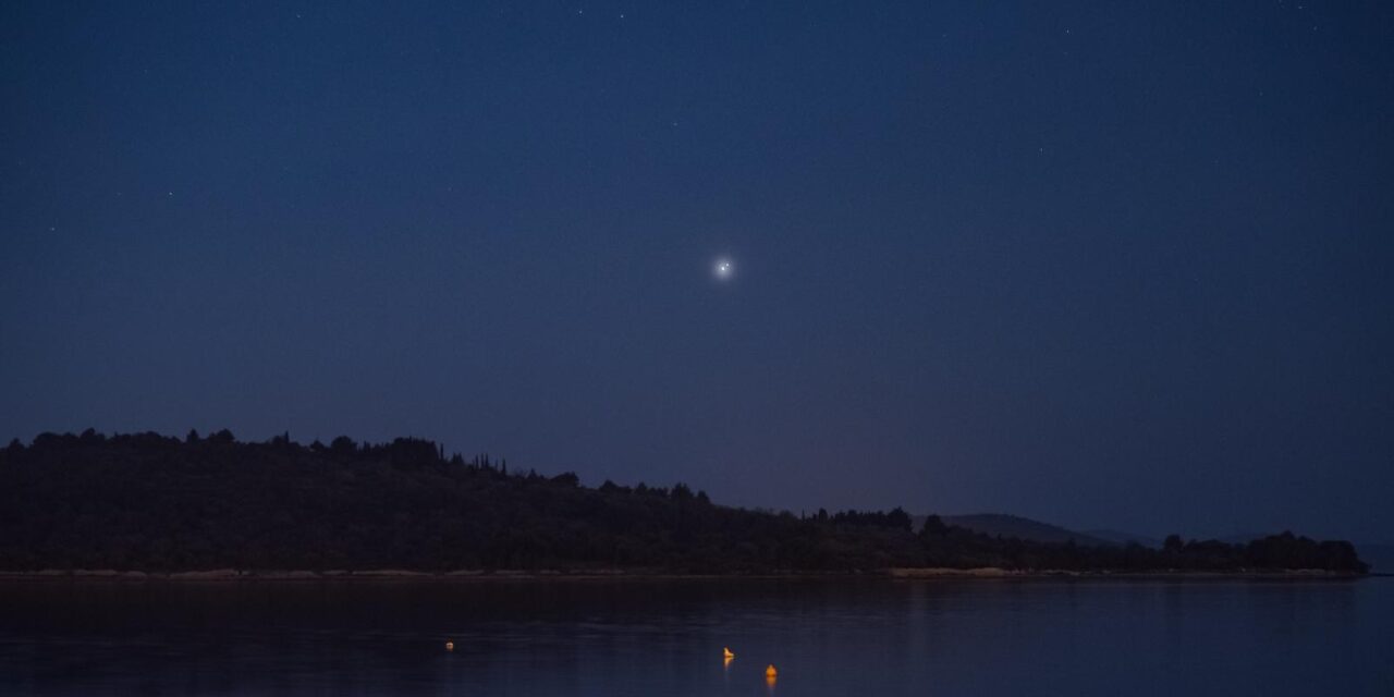 Na nebu se danas pojavila ‘Božićna zvijezda’, konjukcija Jupitera i Saturna