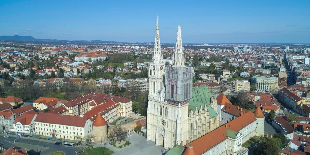 Zagreb: Fotografija katedrale iz zraka nakon potresa u kojemu je oštećen desni toranj