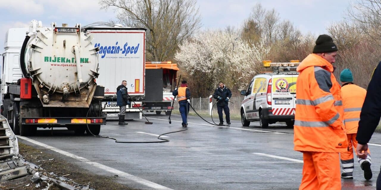 Četvero ljudi je poginulo u prevrtanju kamiona kod Okučana