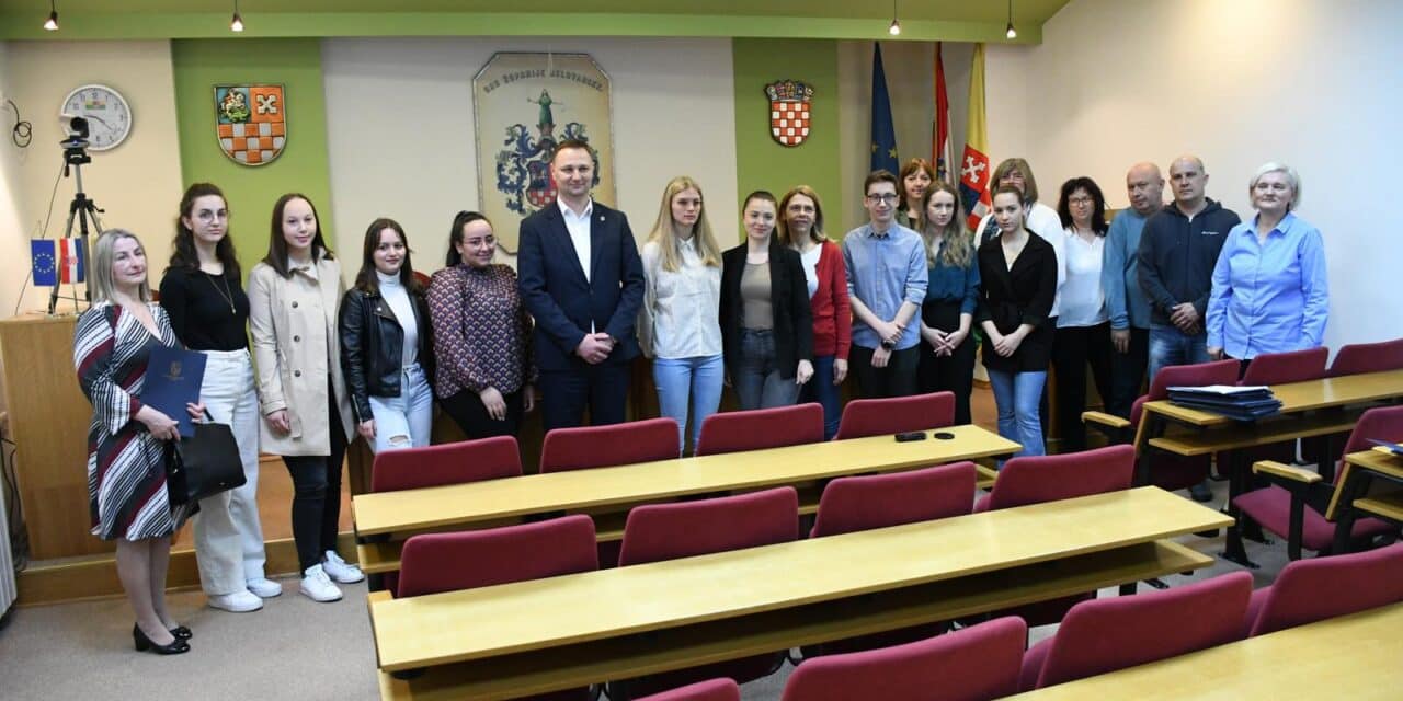 Župan Marko Marušić potpisao je ugovore s novim stipendistima Bjelovarsko-bilogorske županije