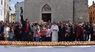 Fažana: Uskrsni doručak uz pincu dugačku 10 metara