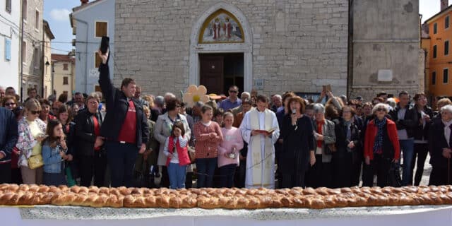 Fažana: Uskrsni doručak uz pincu dugačku 10 metara