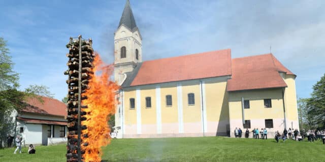 Vrbovec: Paljenje uskrne vuzmice u općini Gradac