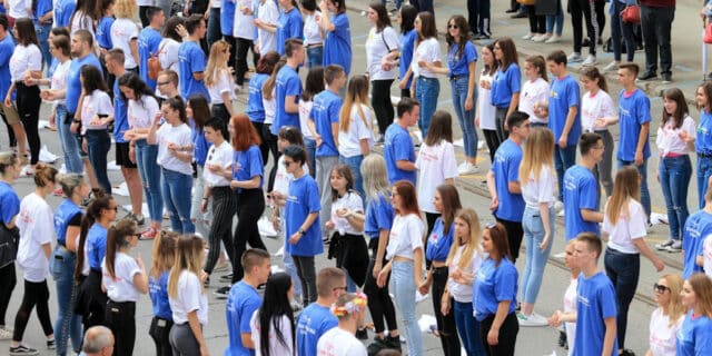Osijek: Plesanjem Quadrille maturanti obilježili posljednji dan srednje škole