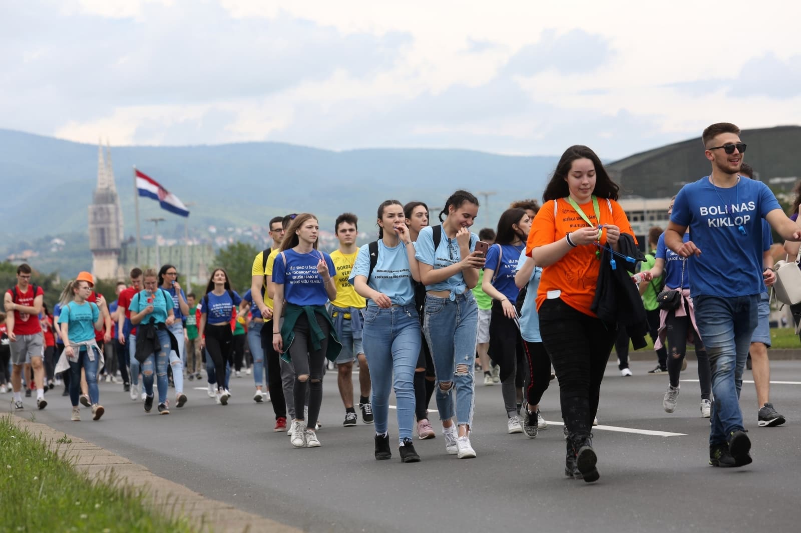 Zagreb: S Trga bana Jelačića krenula povorka maturanata prema Bundeku