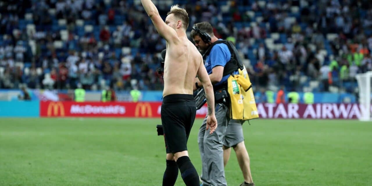 Njižni Novgorod: Lovren, Rakitić i Vida poklonili gornje dijelove dresova navijačima