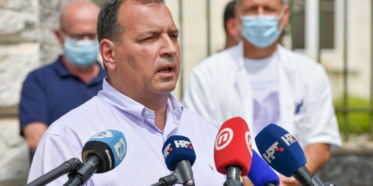 Zadar: Vili Beroš komentirao situaciju oko sudionika Adria Toura koji su COVID-19 pozitivni