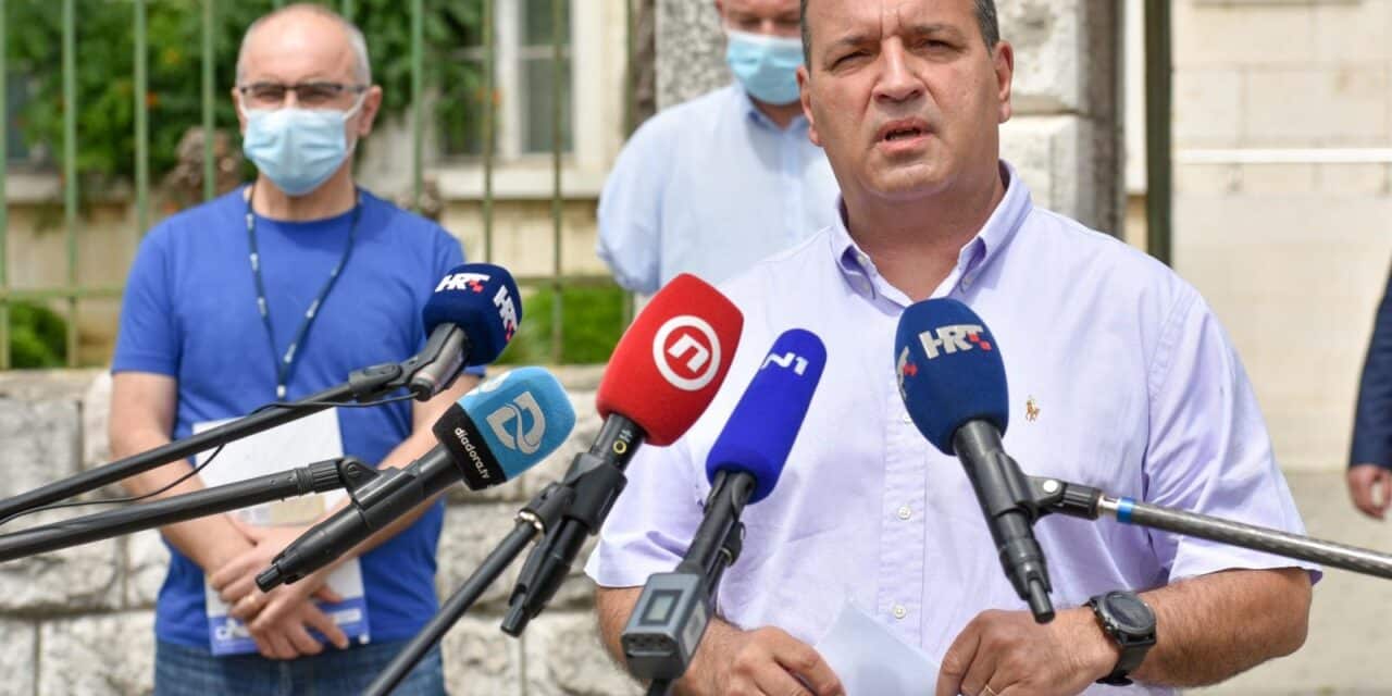 Zadar: Vili Beroš komentirao situaciju oko sudionika Adria Toura koji su COVID-19 pozitivni