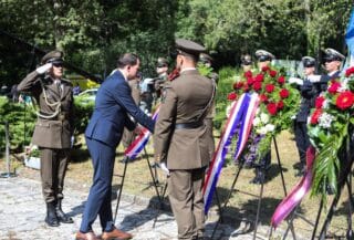 Velik broj političara na obilježavanju Dana antifašističke borbe u Spomen parku Brezovica