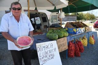 Veliki Grđevac: ‘Slatka kao tuđa žena’ domišljati slogan za prodaju domaćih lubenica