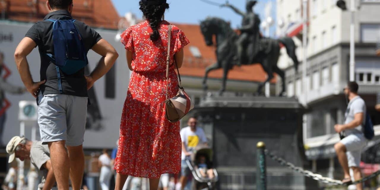 Zagreb: Građani uživaju u sunčanom danu uoči najavljene promjene vremena