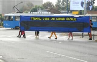 Zagreb: Zelena akcija održala performans “Tramvaj zvan 20 godina čežnje”