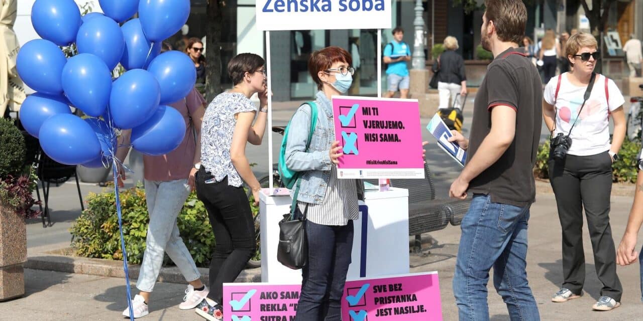 Zagreb: Aktivistice poticale građane na fotografiranje s porukama protiv nasilja