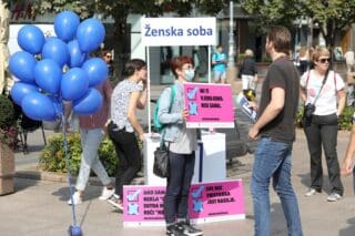Zagreb: Aktivistice poticale građane na fotografiranje s porukama protiv nasilja