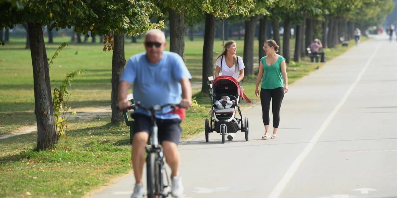 Zagreb: Prvi dan jeseni građani iskoristili za uživanje na Jarunskom jezeru