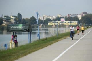 Zagreb: Prvi dan jeseni građani iskoristili za uživanje na Jarunskom jezeru