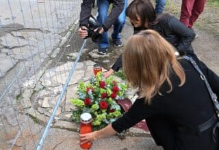 Zagreb: Delegacija SDP-a zapalila svijeće ispred Općinskog građanskog suda