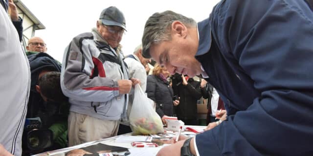 Zoran Milanović u Puli prikupljao potpise za predsjedničku kandidaturu