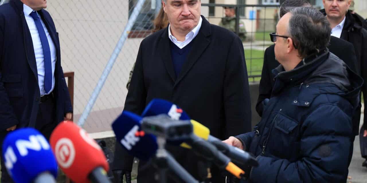 Nakon što ministar Banožić nije ušao u vojarnu u Našicama, ispred vojarne izjavu je dao predsjednik Republike