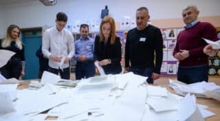 Zagreb: Otvaranje glasačkih kutija i brojanje glasova na biračkim mjestima 153 i 154