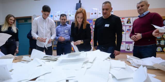 Zagreb: Otvaranje glasačkih kutija i brojanje glasova na biračkim mjestima 153 i 154