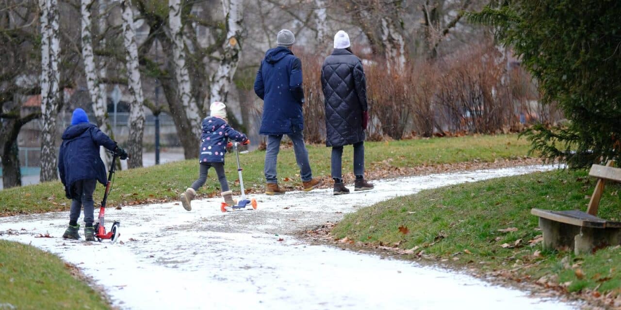 Snijeg padao prijepodne u Zagrebu