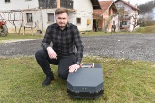 Bedekovčina: Nenad Vagan napravio robotsku solarnu kosilicu