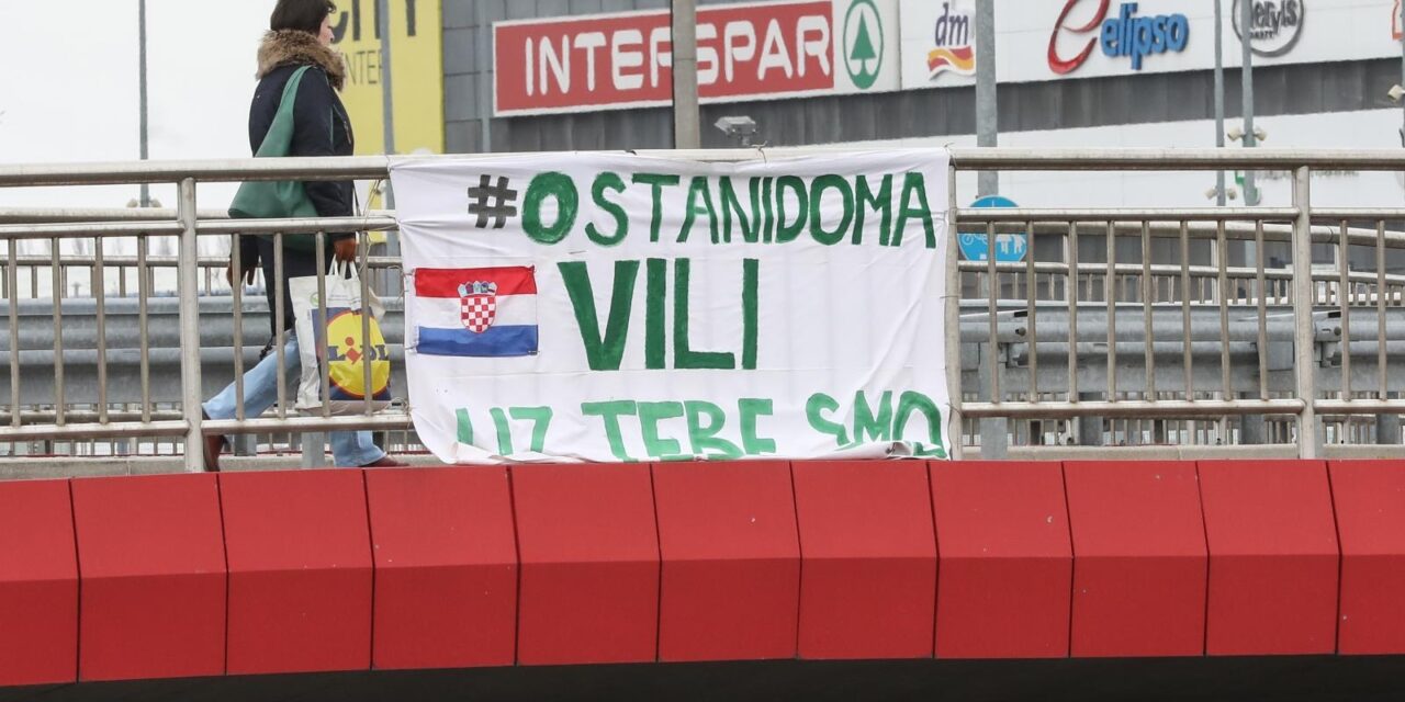Zagreb: Građani izvjesili transparent podrške Viliju Berošu