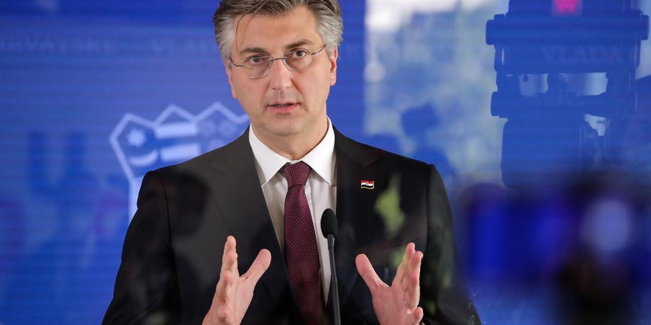 Zagreb: Predsjednik Vlade Andrej Plenković nakon sjednice medijima dao je kratku izjavu