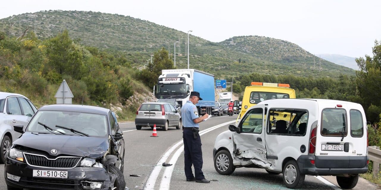 Šibenik: Više ozlijeđenih u prometnoj nesreći na D-8