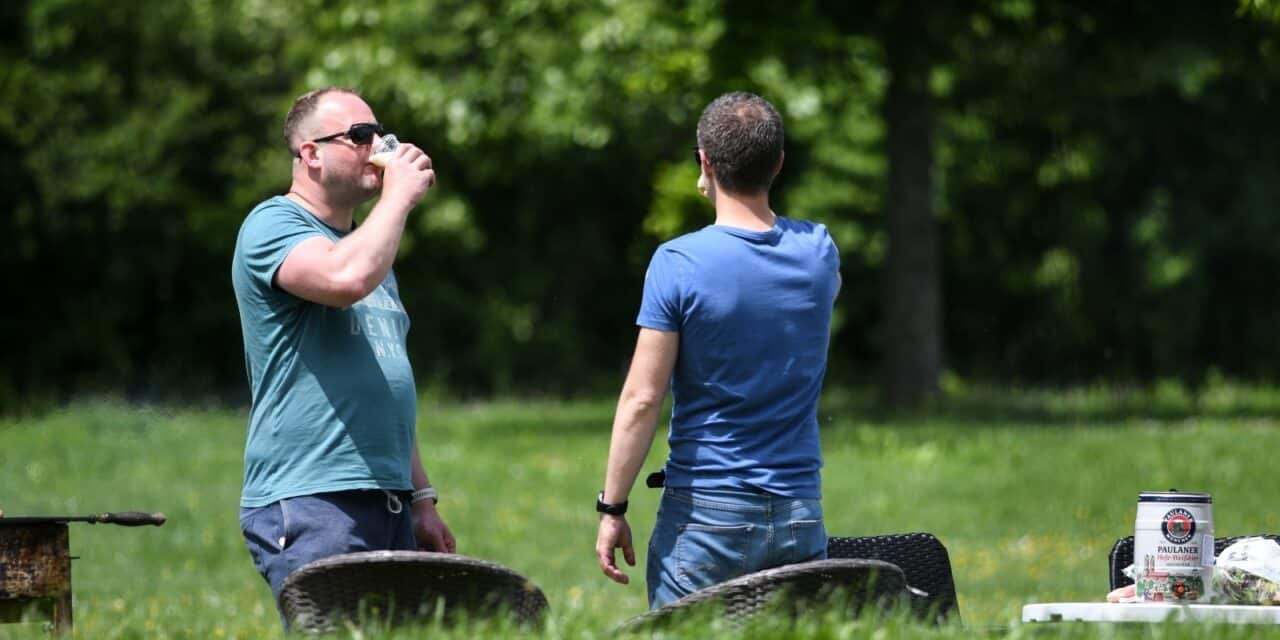 Građani iskoristili sunčan i topao dan za odmor i rekreaciju uz jezero Jarun