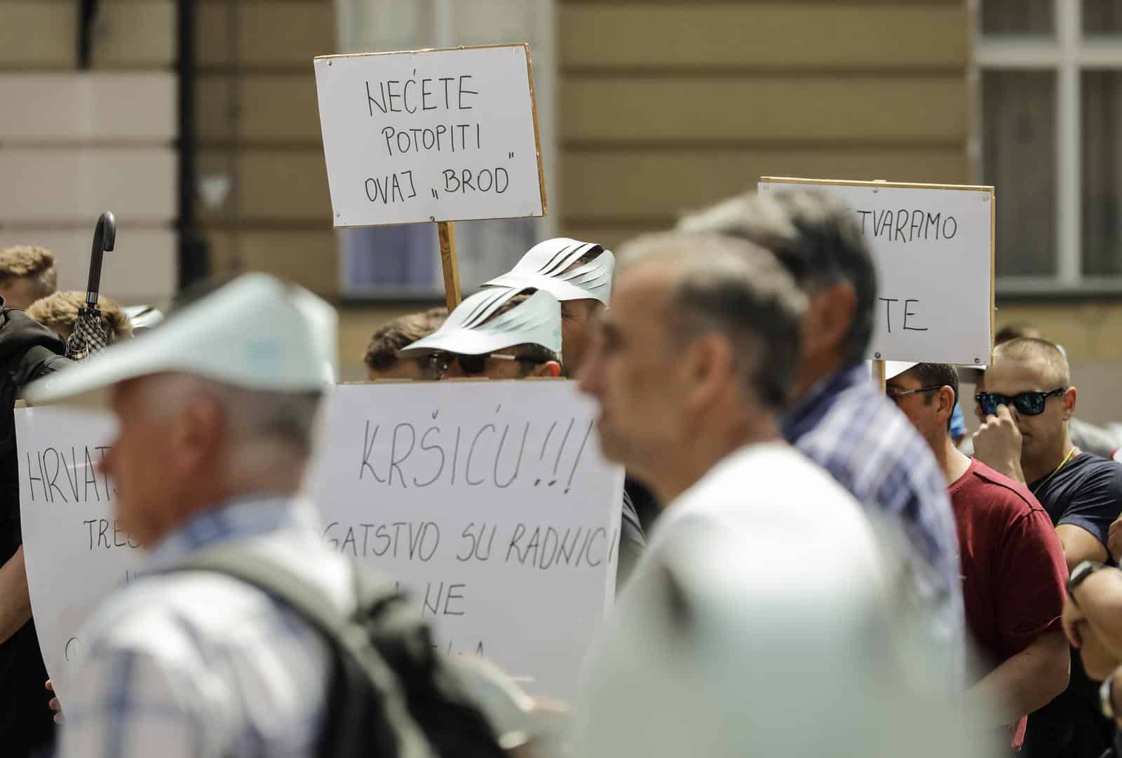 Zagreb: Prosvjed željezničara kako bi spasili radna mjesta i tvrtku za gradnju pruga