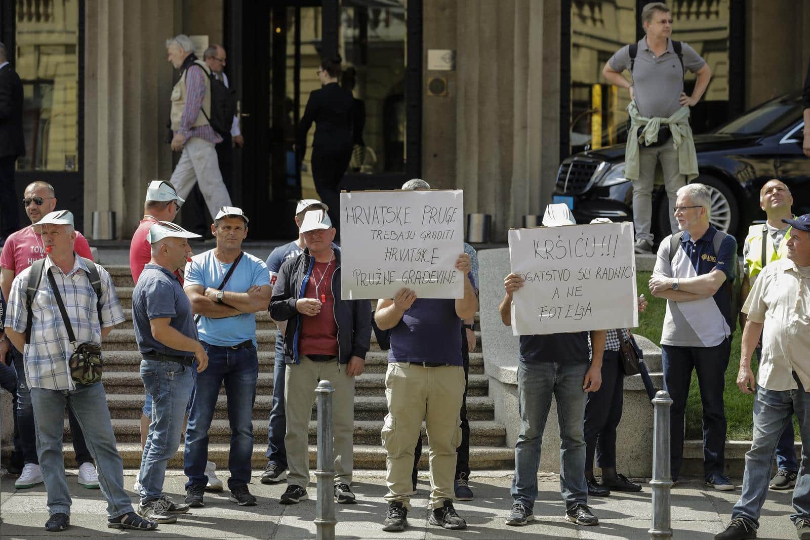 Zagreb: Prosvjed željezničara kako bi spasili radna mjesta i tvrtku za gradnju pruga