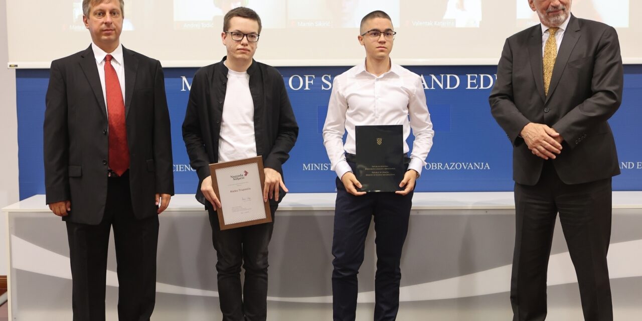 Zagreb: Ministar Fuchs uručio nagrade najboljim maturantima