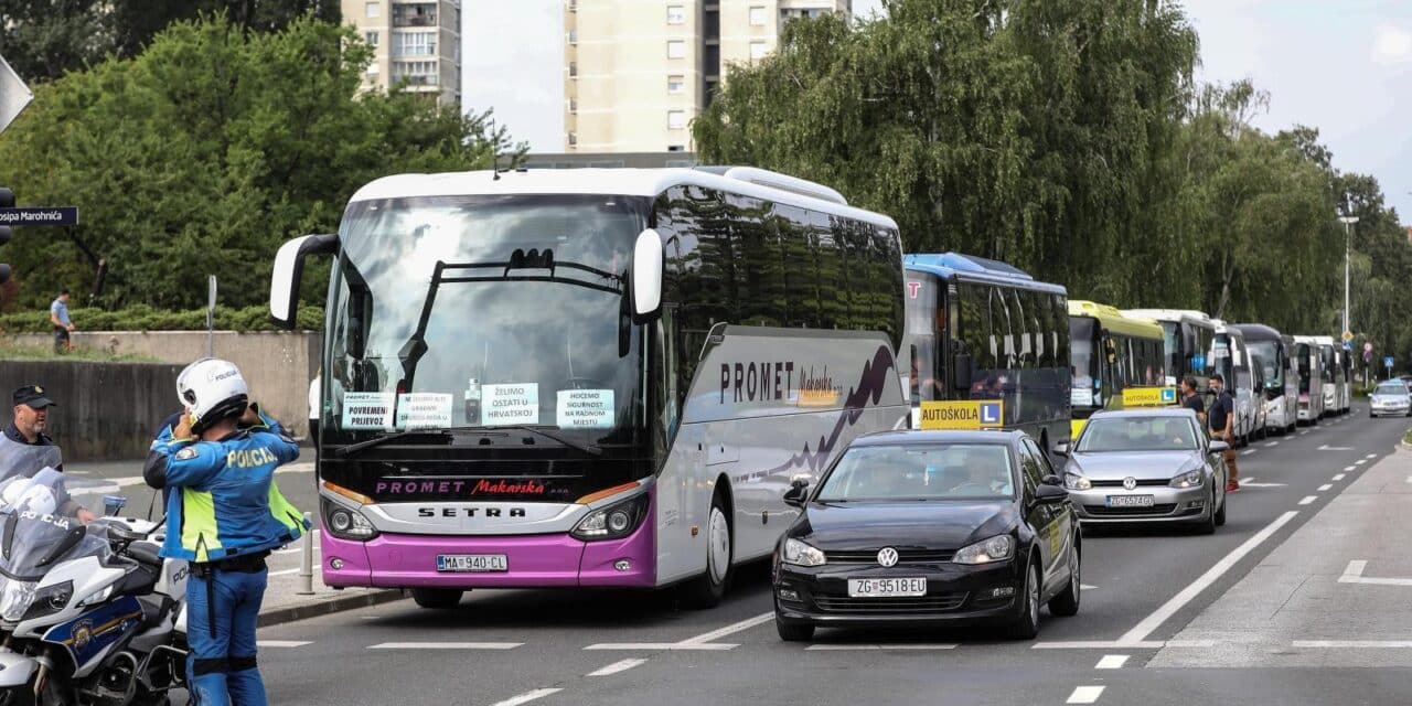 Zagreb: Prosvjedna vožnja autobusima od Velesajma do Ministarstva mora, prometa i infrastrukture