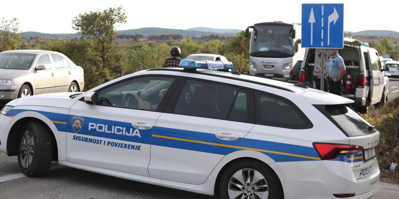 Automobil i motor sudjelovali u prometnoj nesreći naa Jadranskoj magistrali kod Šibenika