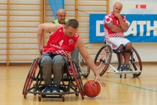 Osijek: Odigrana je humanitarna košarkaška utakmica pod nazivom ”Pod istim košem”